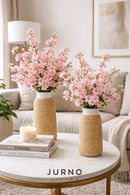 Arranjo de Cerejeira Rosa Artificial com Vaso de Rattan – Decoração Elegante para Sala e Escritório | Jurno Living